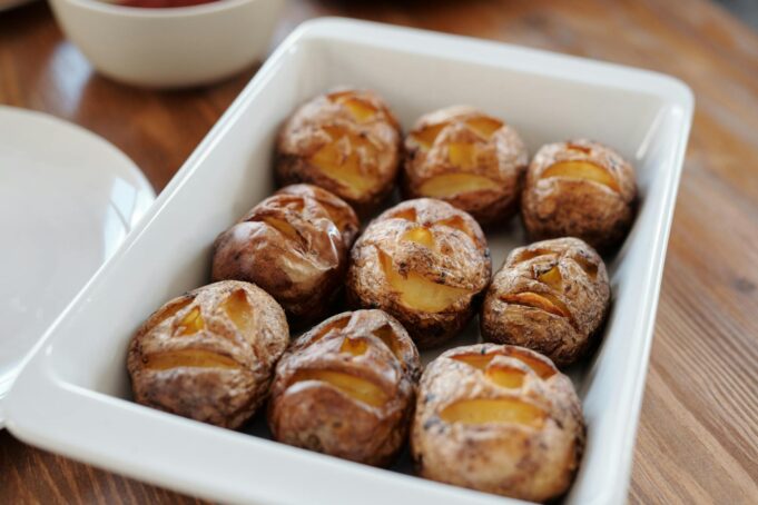 Oven-Baked Potatoes for a Crowd: Easy Party Guide Baked potatoes